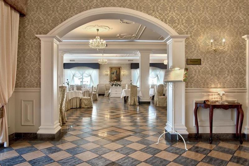 Dwor Czarneckiego Hotel Porosły Buitenkant foto