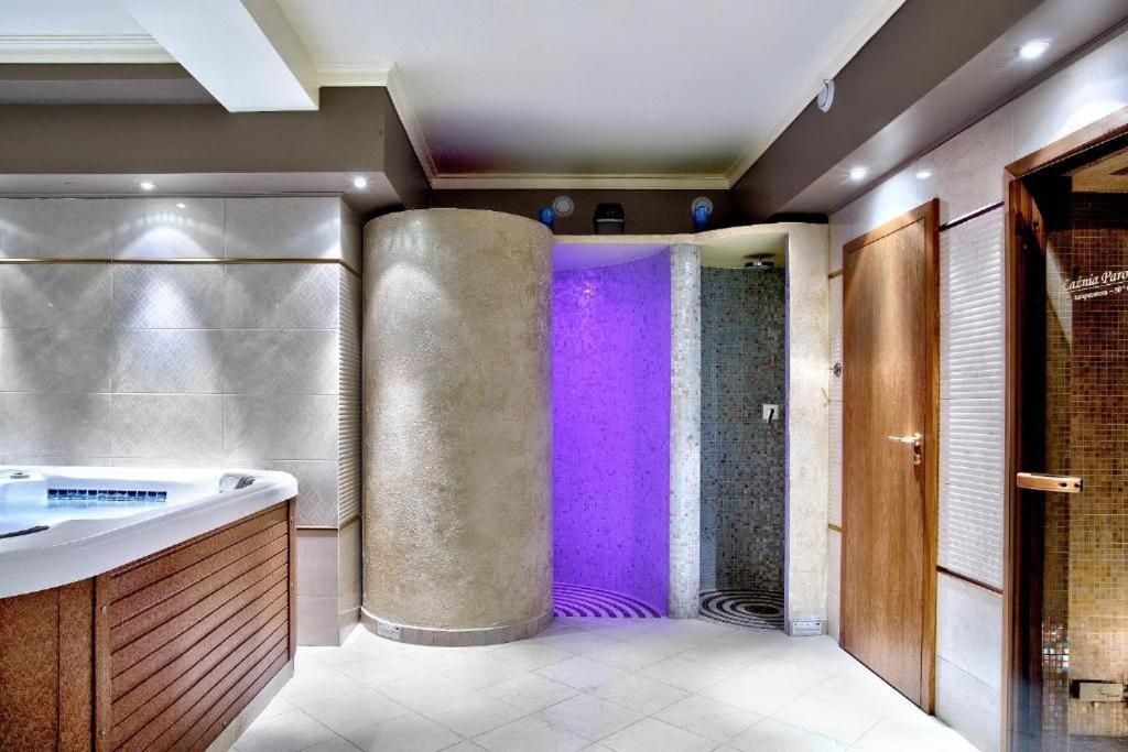 Dwor Czarneckiego Hotel Porosły Buitenkant foto