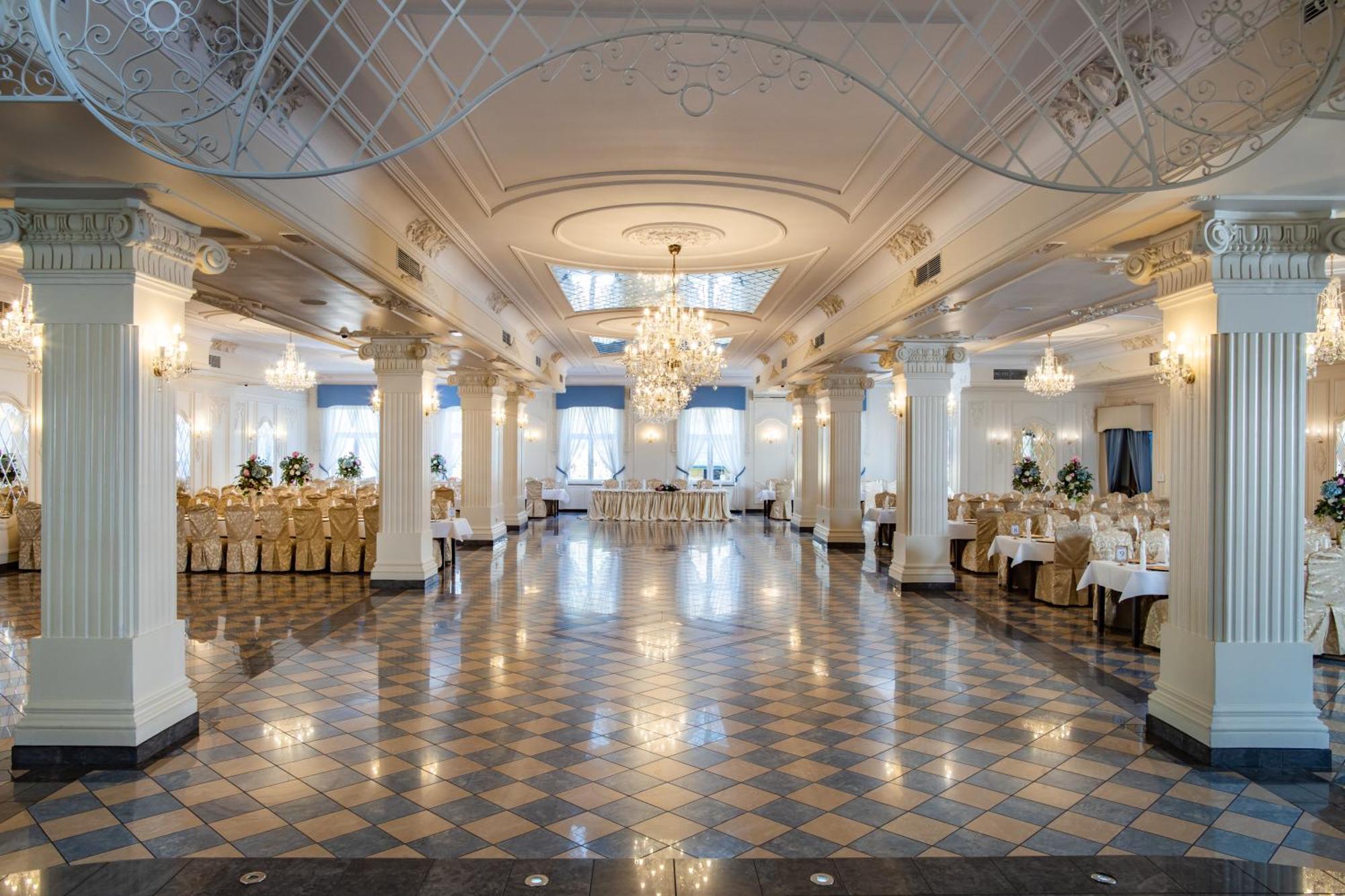 Dwor Czarneckiego Hotel Porosły Buitenkant foto