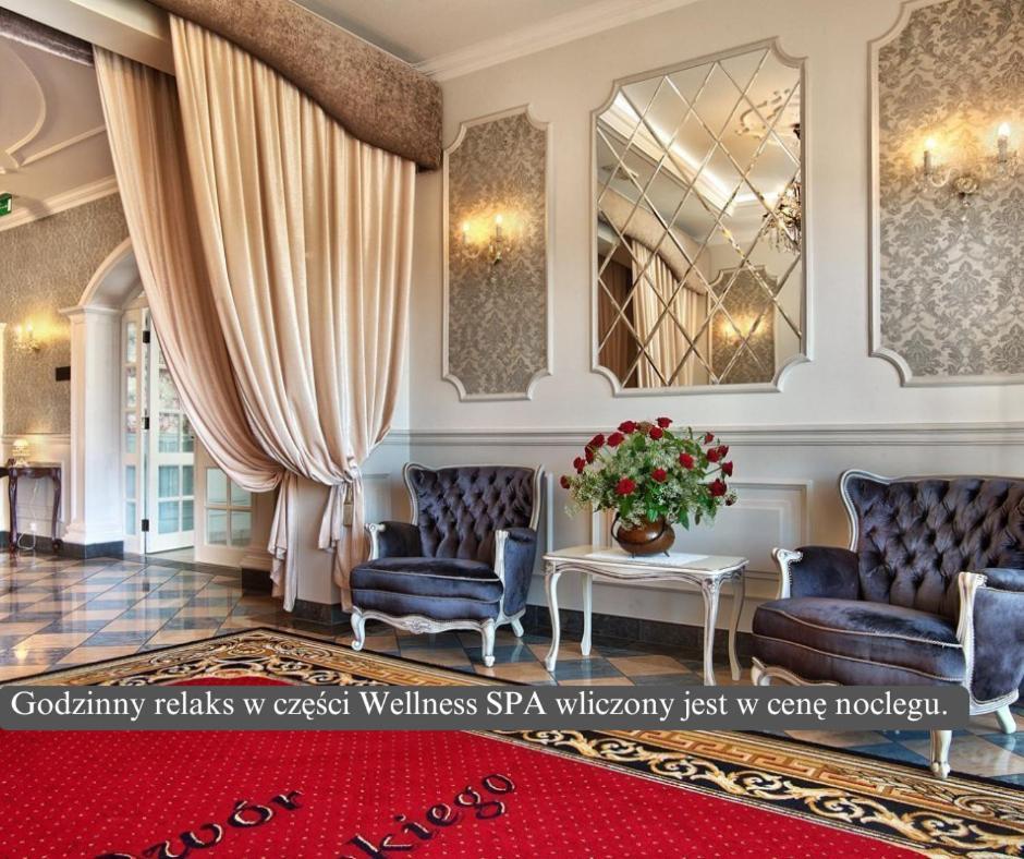 Dwor Czarneckiego Hotel Porosły Buitenkant foto