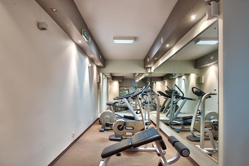 Dwor Czarneckiego Hotel Porosły Buitenkant foto