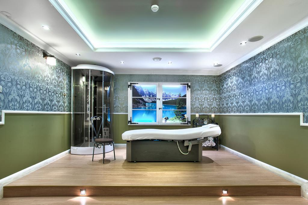 Dwor Czarneckiego Hotel Porosły Buitenkant foto
