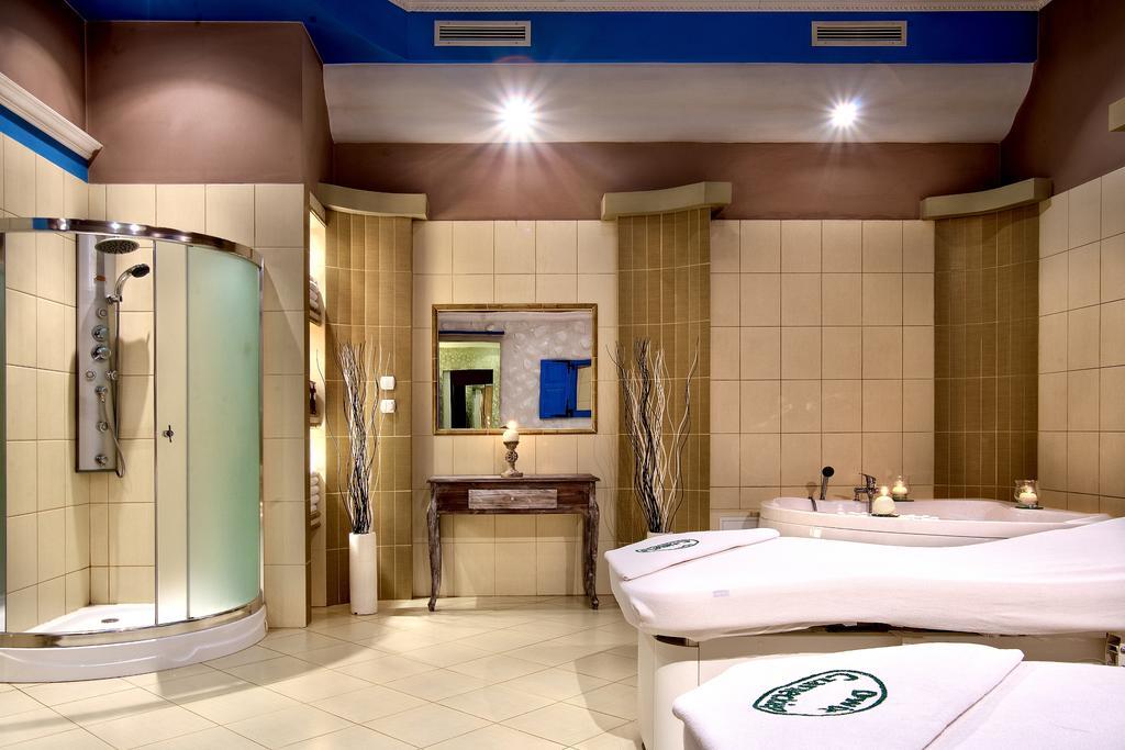 Dwor Czarneckiego Hotel Porosły Buitenkant foto