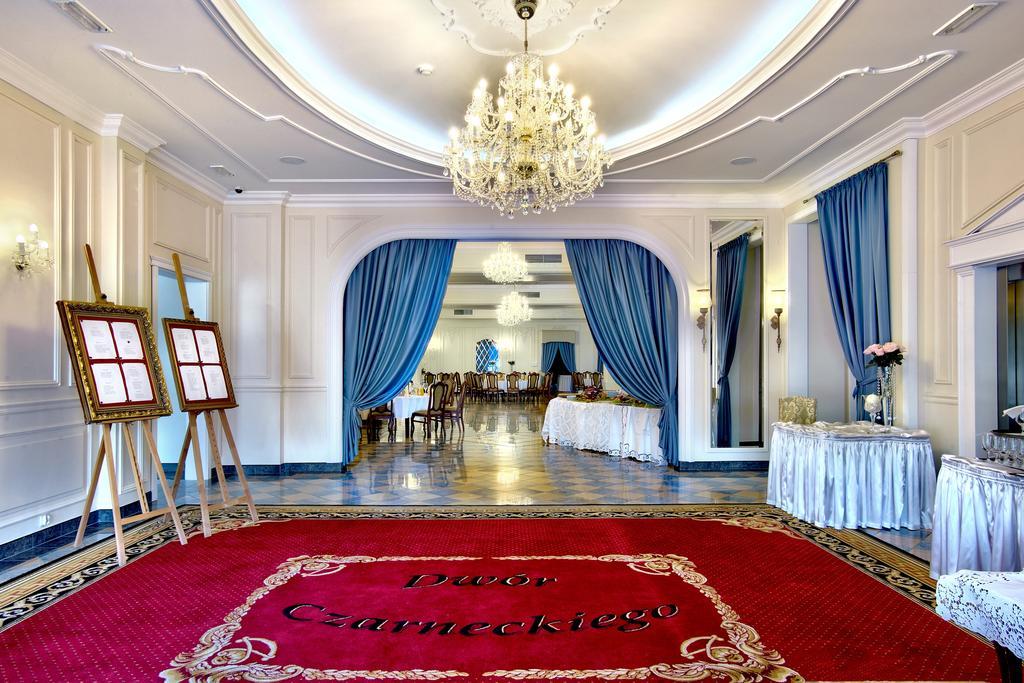 Dwor Czarneckiego Hotel Porosły Buitenkant foto