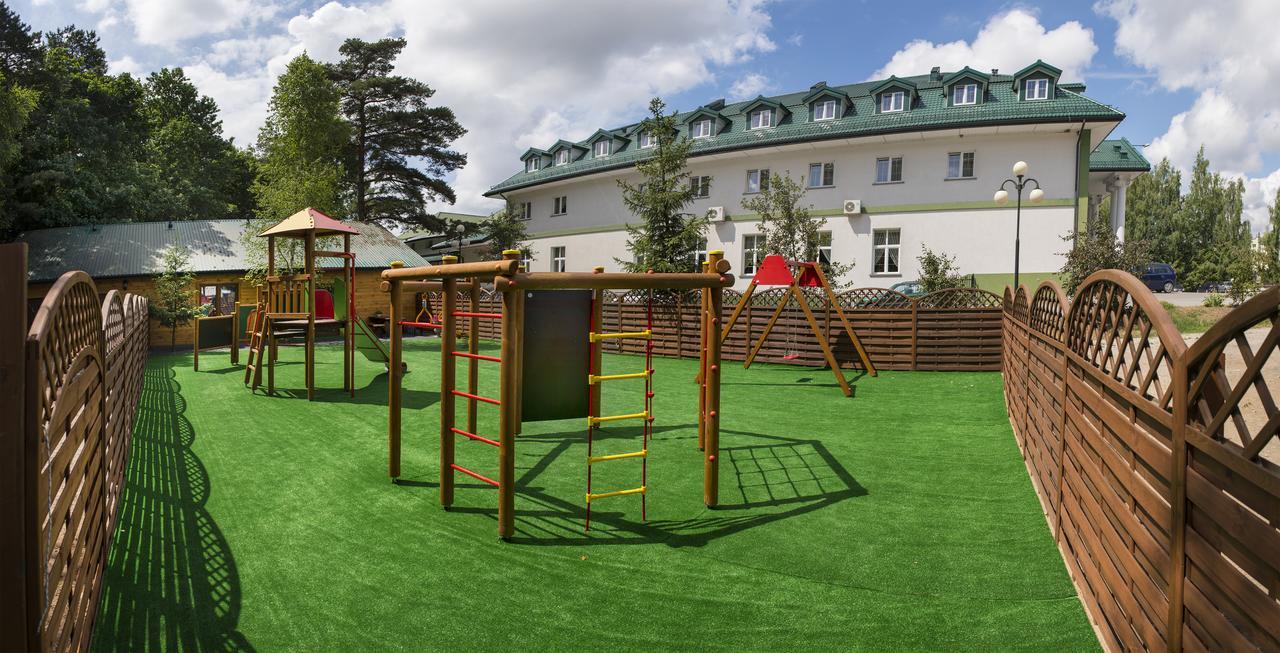 Dwor Czarneckiego Hotel Porosły Buitenkant foto