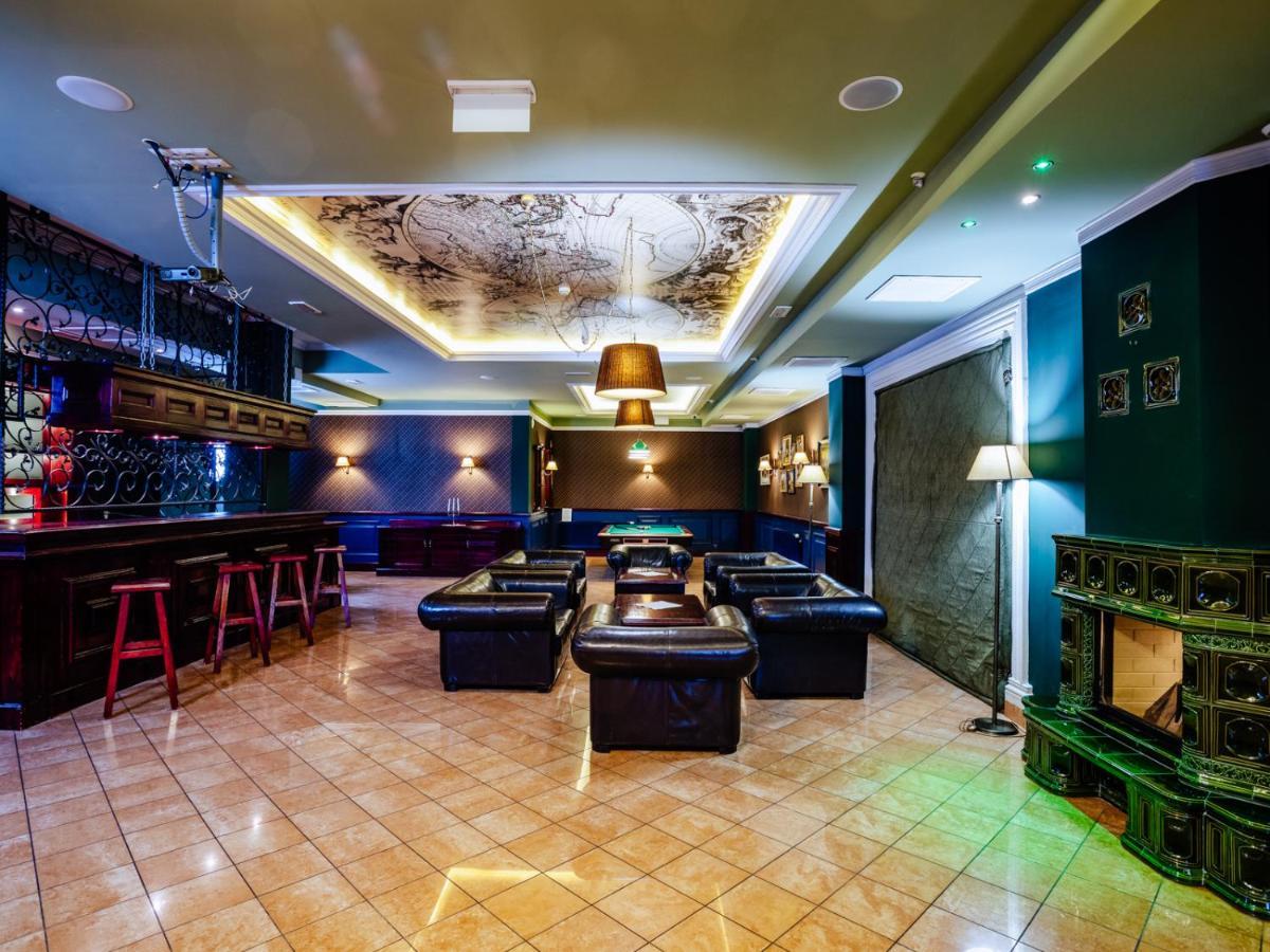 Dwor Czarneckiego Hotel Porosły Buitenkant foto