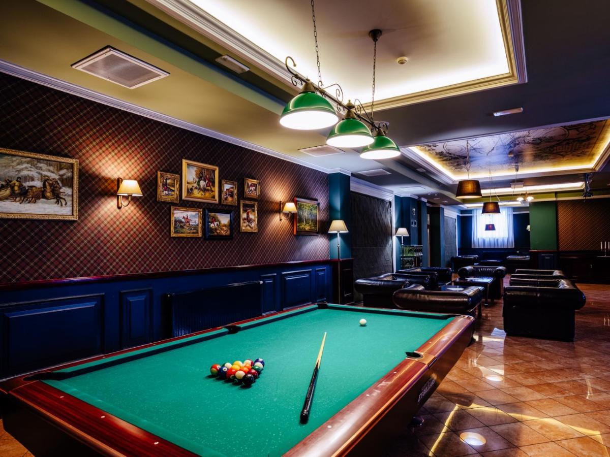 Dwor Czarneckiego Hotel Porosły Buitenkant foto