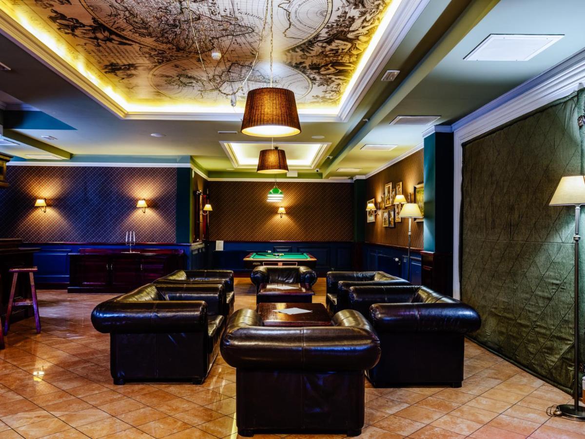 Dwor Czarneckiego Hotel Porosły Buitenkant foto